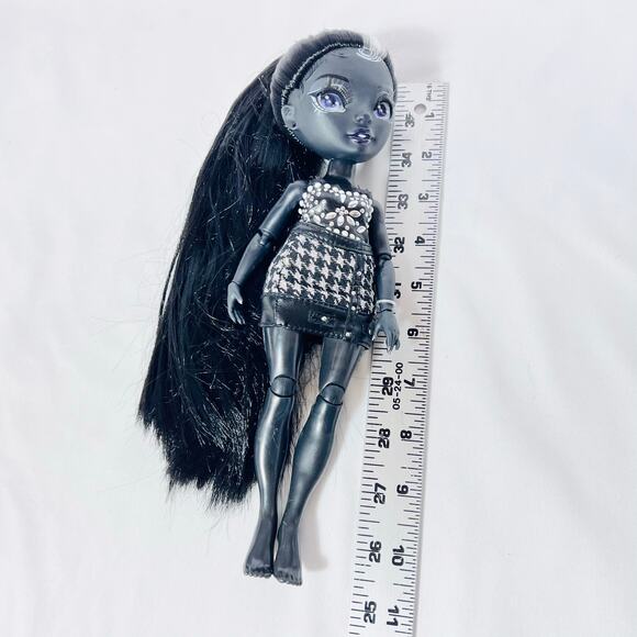 Rainbow High Shadow High Series 1 Shanelle Onyx Grayscale Fashion Doll Outfit - Picture 11 of 11